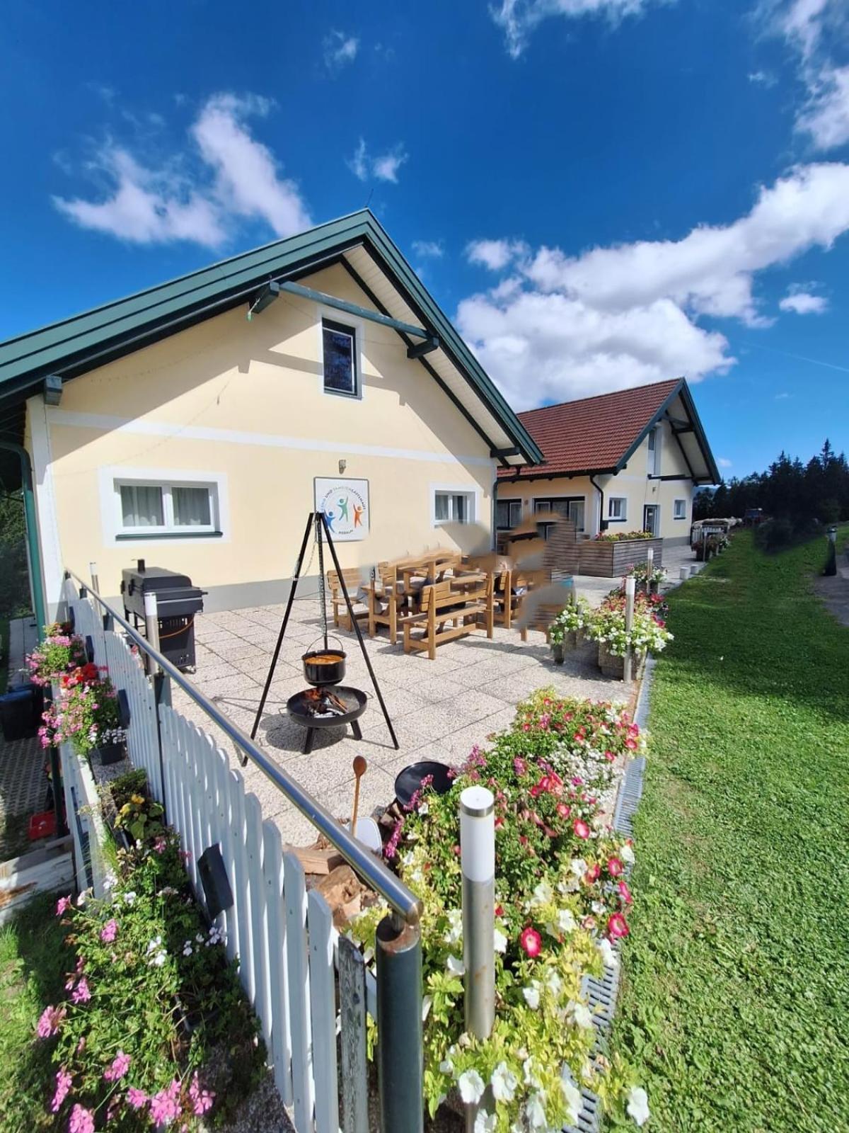 Gaestehaus Hebalm, Family & Friends Auf 900 M2 Wohnflaeche Erleben, Alleinnutzung Moeglich Pack Extérieur photo